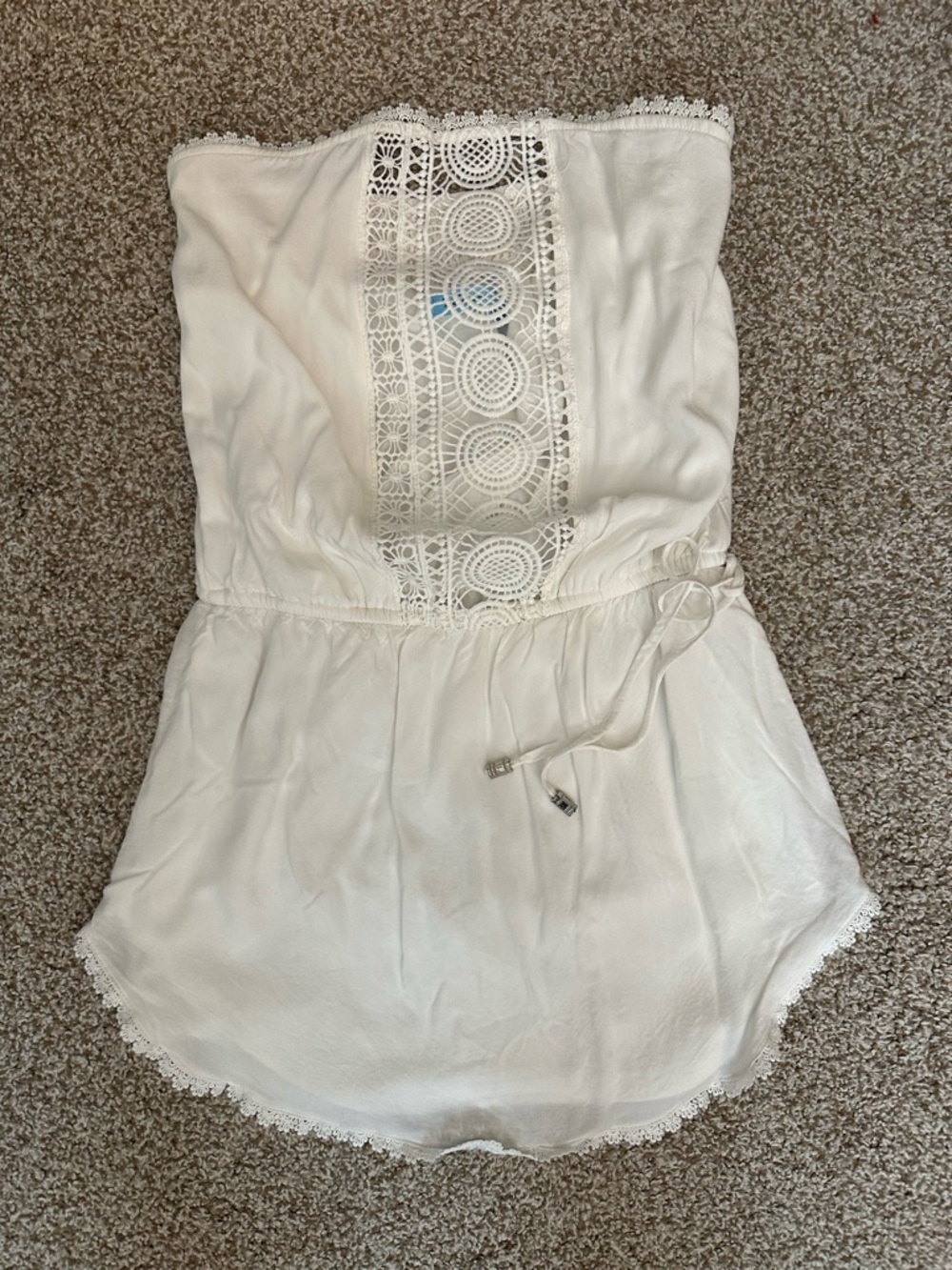 CUTE WHITE BEACH ROMPER SIZE SMALL
WHITE